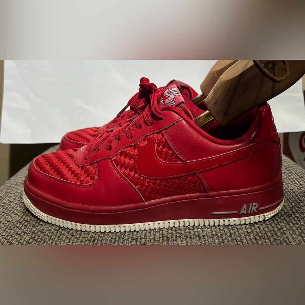 Awesome Nike Air Force 1 Low 07 LV8 Woven Gym Red Men’s Size 9.5 718152-605